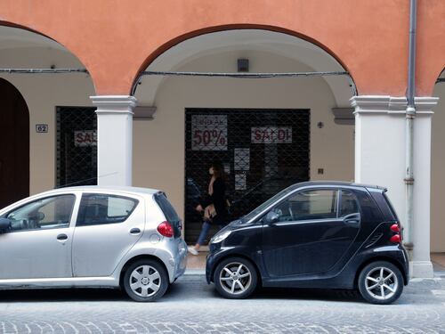Auto in sosta senza freno a mano? Occhio: scatta la multa inoppugnabile