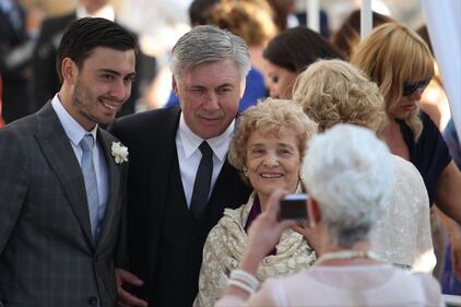 La figlia Katia si sposa e Carletto si commuove 9