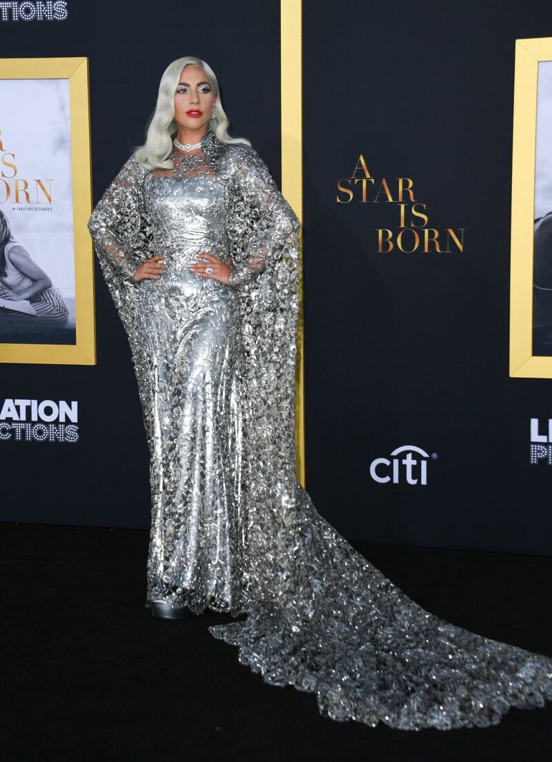 Lady Gaga, scollatura hot alla première 7
