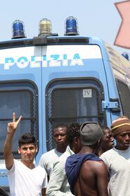 Giugliano, i migranti protestano contro le condizioni di vita 2