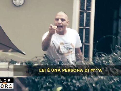 "Neanche i vermi ti mangiano". La coppia di abusivi insulta la proprietaria di casa e attacca i giornalisti
