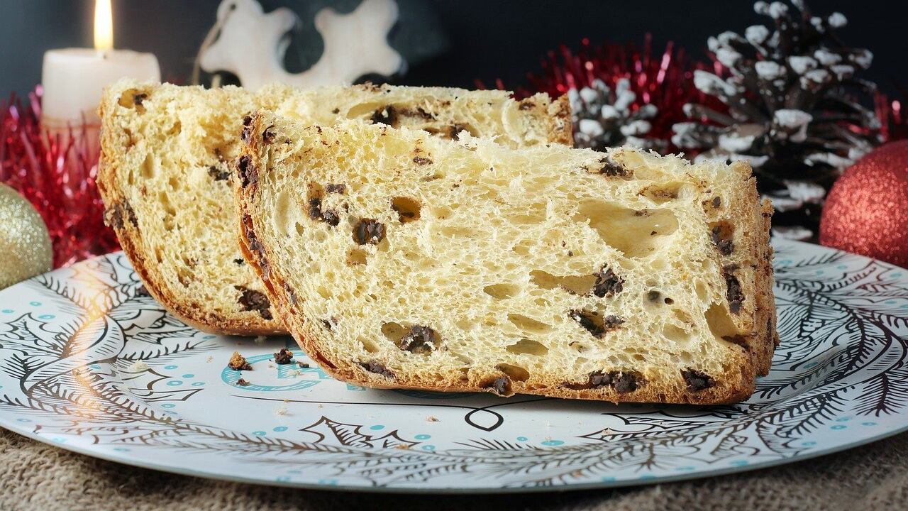 Dall'albero di Natale al panettone: ecco gli aumenti per le feste