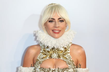 Lady Gaga, scollatura hot alla première 10