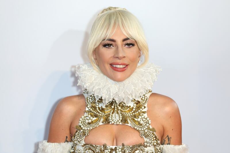 Lady Gaga, scollatura hot alla première 10