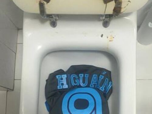 Higuain pronto per la Juve. I napoletani insorgono sul web
