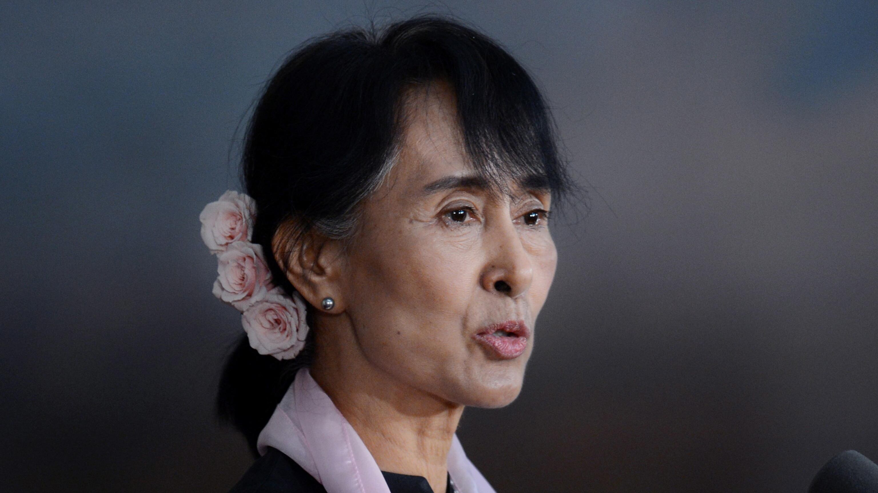 La grazia concessa (per finta) alla Nobel San Suu Kyi