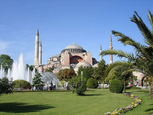 Turchia, governo vieta ai minori libro di storie per ragazzi