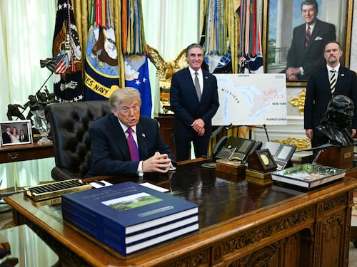 Trump: “Ho parlato con Putin, non attaccherà la Nato”. Intanto in Ucraina la Russia avanza: “Superata la prima linea difensiva ucraina”