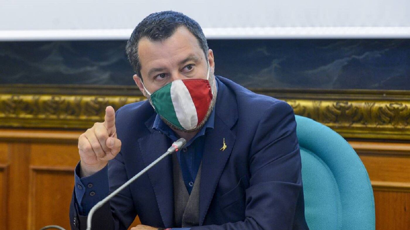 Salvini ricompatta i suoi: sì al green pass, più tamponi