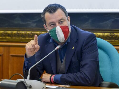 Salvini ricompatta i suoi: sì al green pass, più tamponi