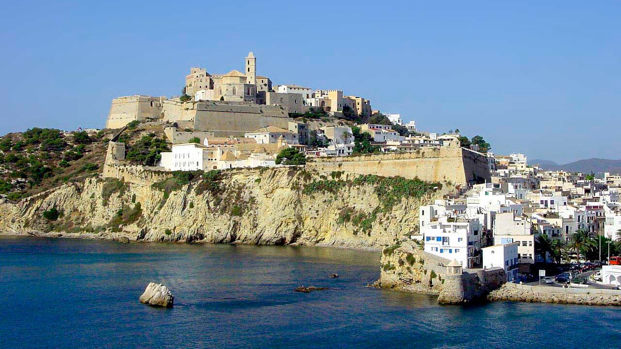 Armi, droga e sesso: il lato oscuro dell'isola dei party clandestini