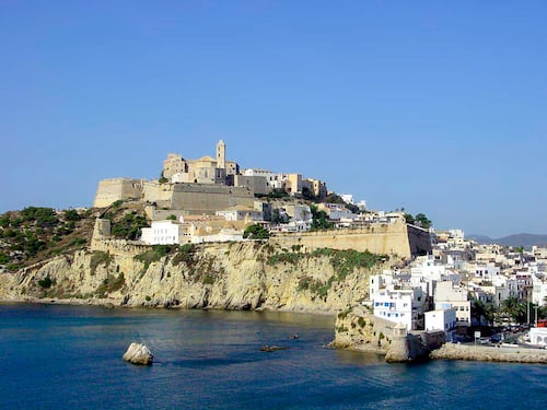 Sparatoria per gelosia a Ibiza: colpiti due italiani