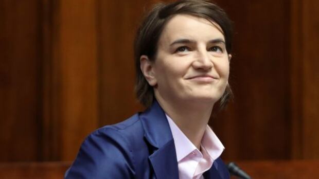 Serbia, Brnabic è la prima premier gay a diventare madre