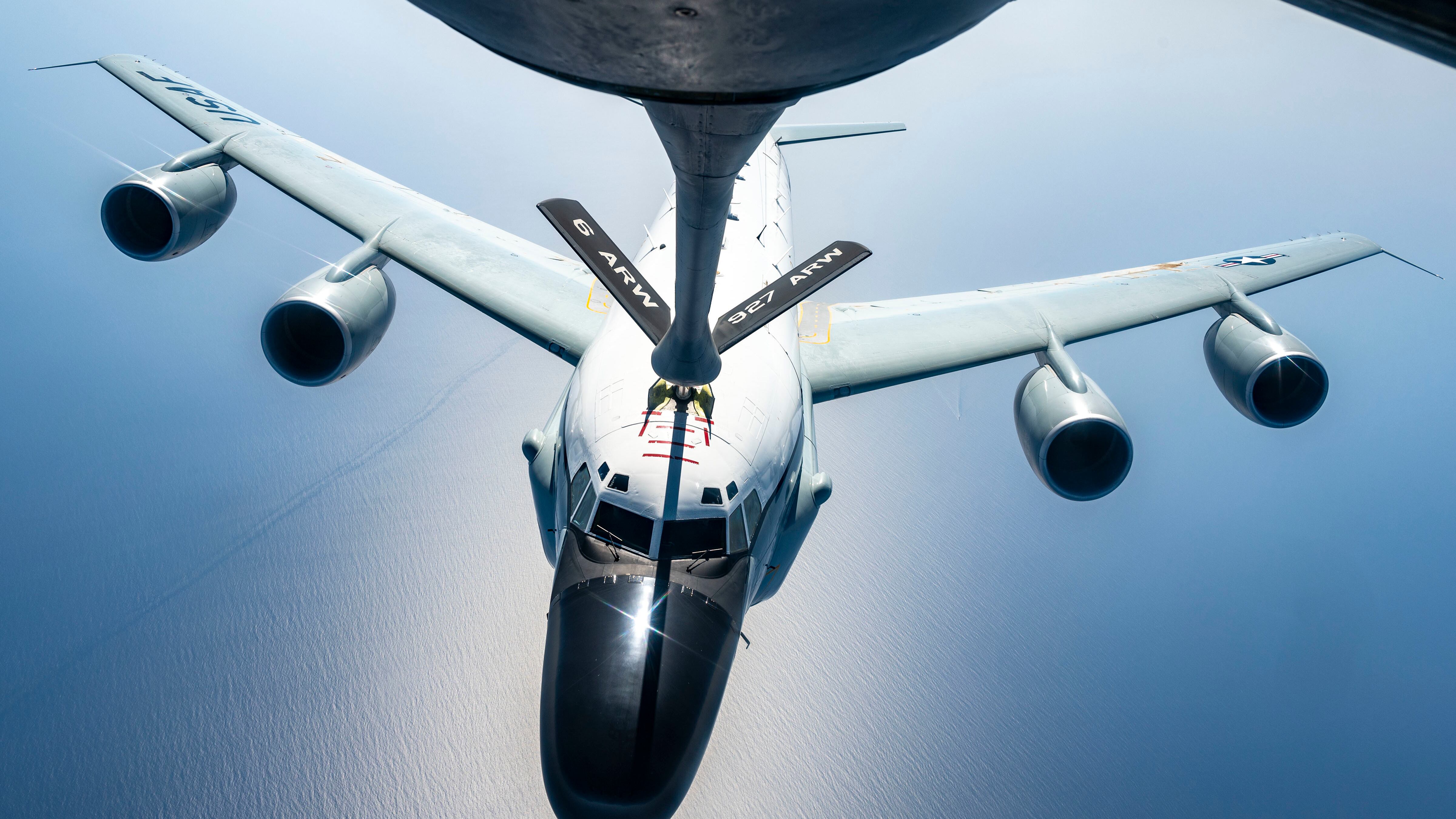 Rc-135 Rivet Joint in volo: la mossa a tenaglia della Nato sulla Russia
