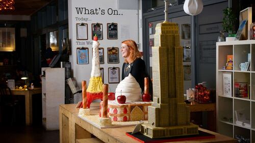 I palazzi "che si mangiano", in esposizione a Londra 6