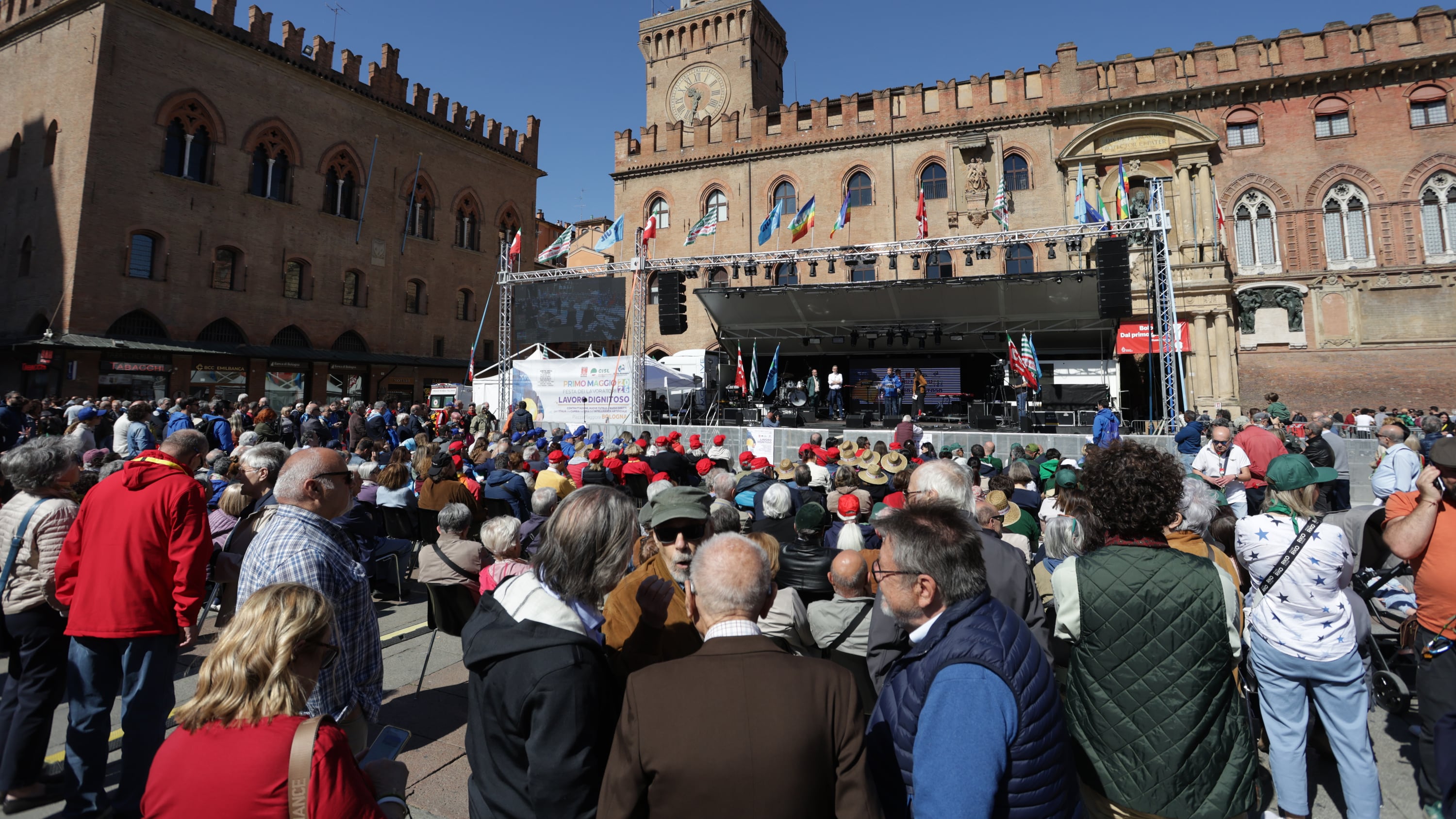 Bologna come Parigi, in città i maxi-schermi per tifare il Marocco. Ed è polemica