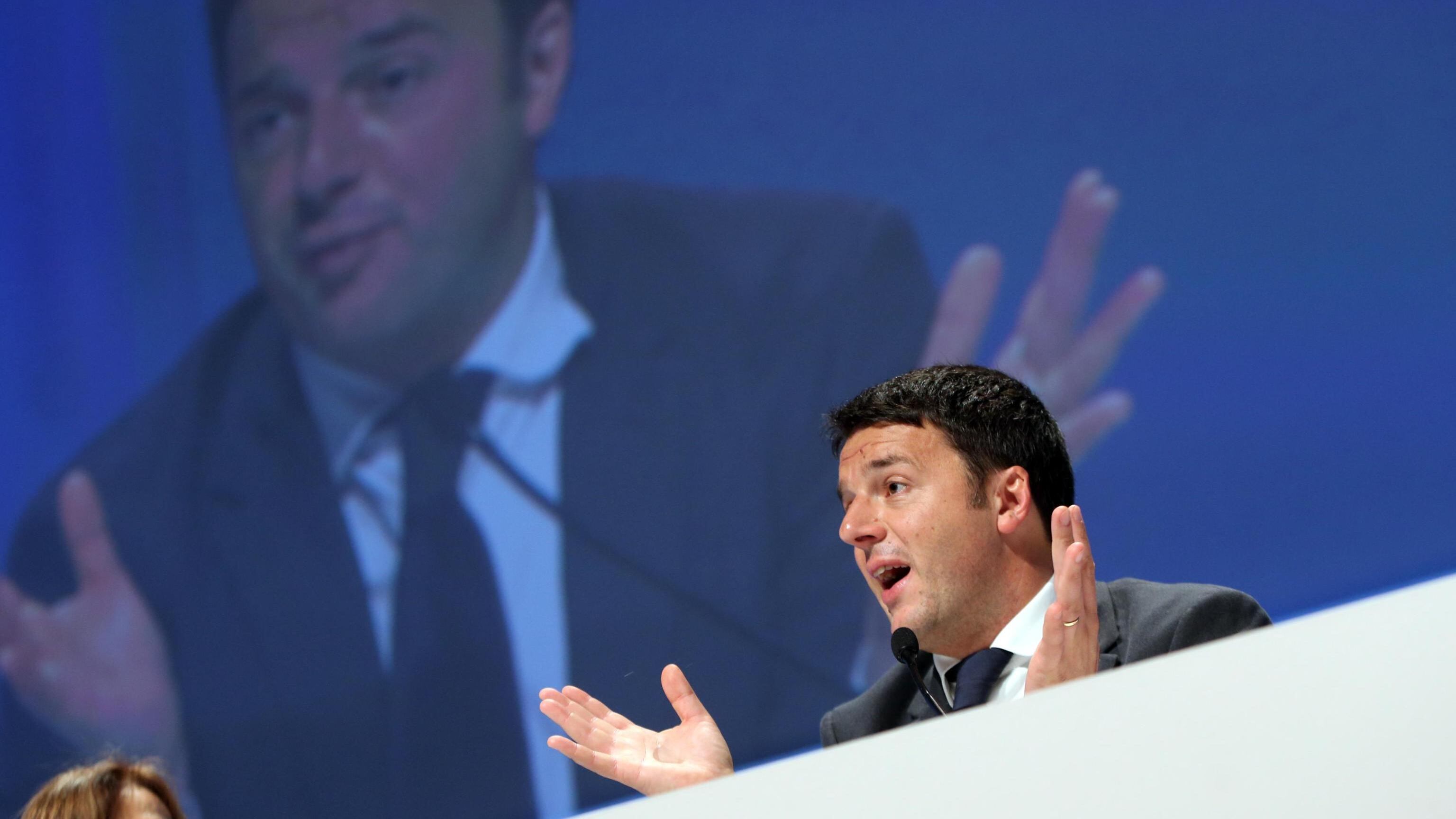 Renzi bacchetta Letta e apre al M5S. "Tre proposte di legge elettorale"