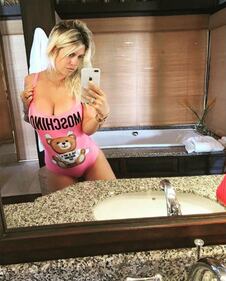 Wanda Nara bollente in una notte d'estate  5