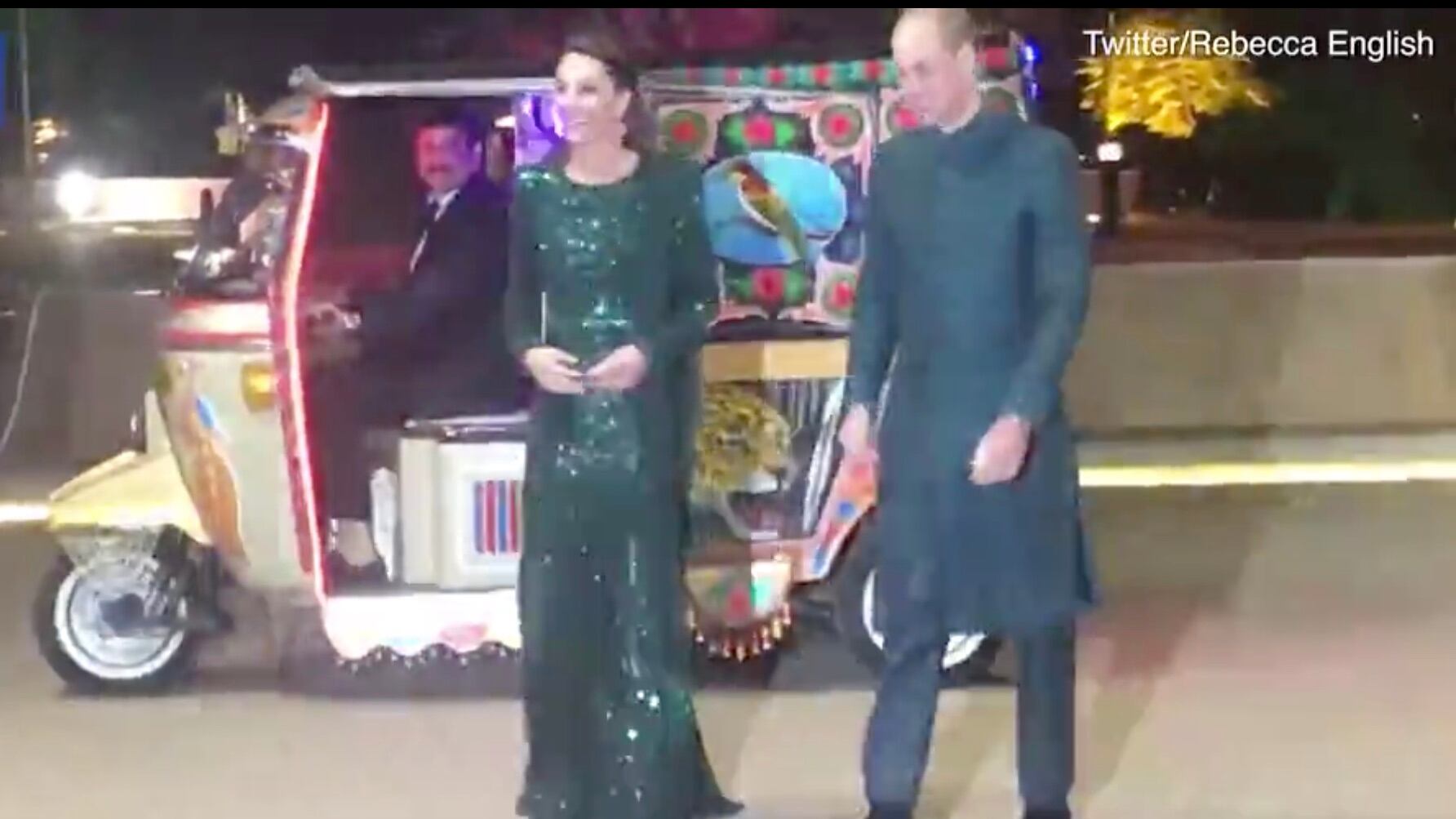 Kate e William sul "tuk tuk" in Pakistan
