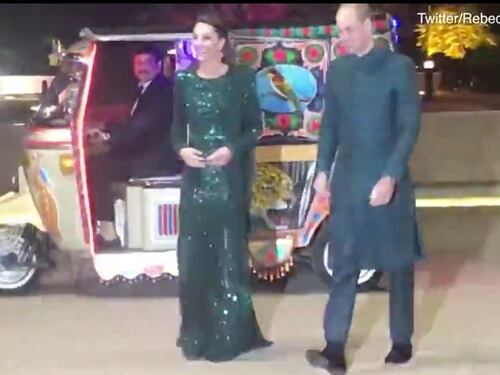 Kate e William sul "tuk tuk" in Pakistan