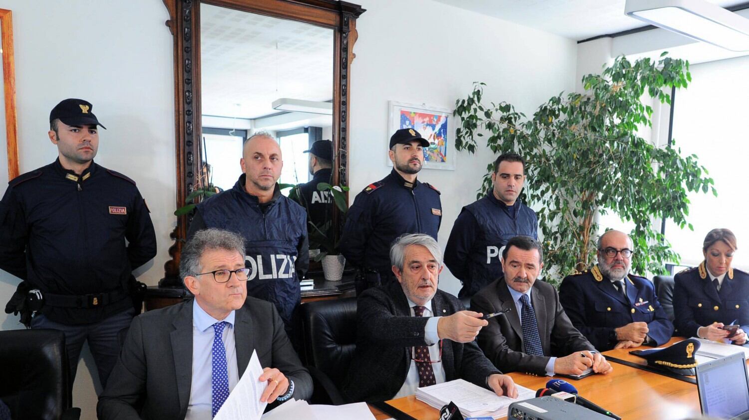 Scacco alla mafia nigeriana, arresti in Italia e all'estero