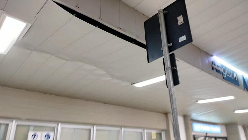 Tornado si abbatte sull'aeroporto di Trapani: gravi danni alla struttura 8