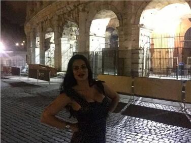 Cristina Del Basso, seno esplosivo in un selfie 15