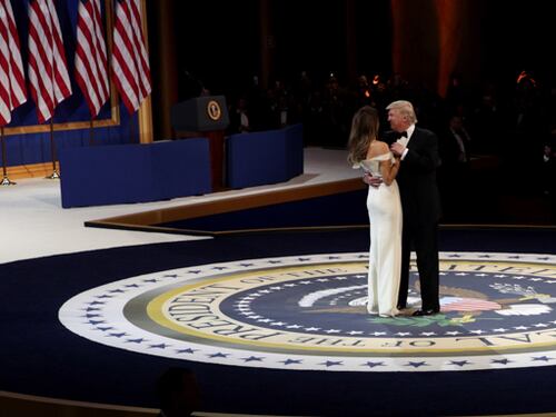 Il ballo di Trump con Melania, sulle note di "My Way"
