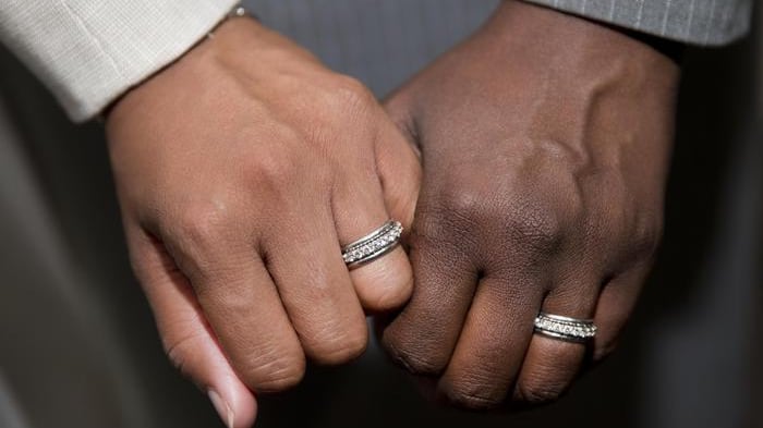Matrimoni combinati Italiani poveri-profughi: c'è il pericolo terrorista