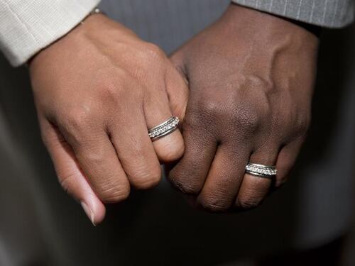 Matrimoni combinati Italiani poveri-profughi: c'è il pericolo terrorista