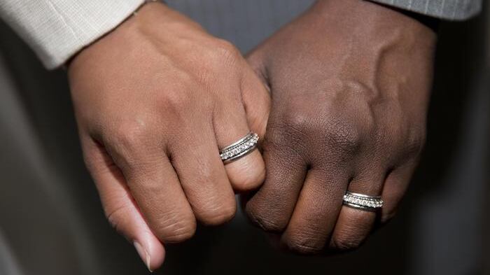 Matrimoni combinati Italiani poveri-profughi: c'è il pericolo terrorista
