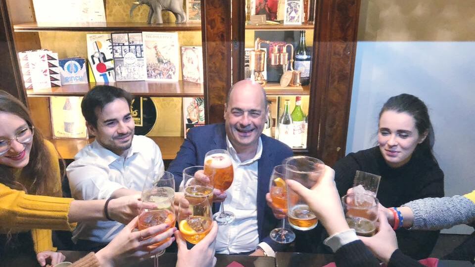 Aperitivo, incontri e interviste: le ultime tappe di Zingaretti