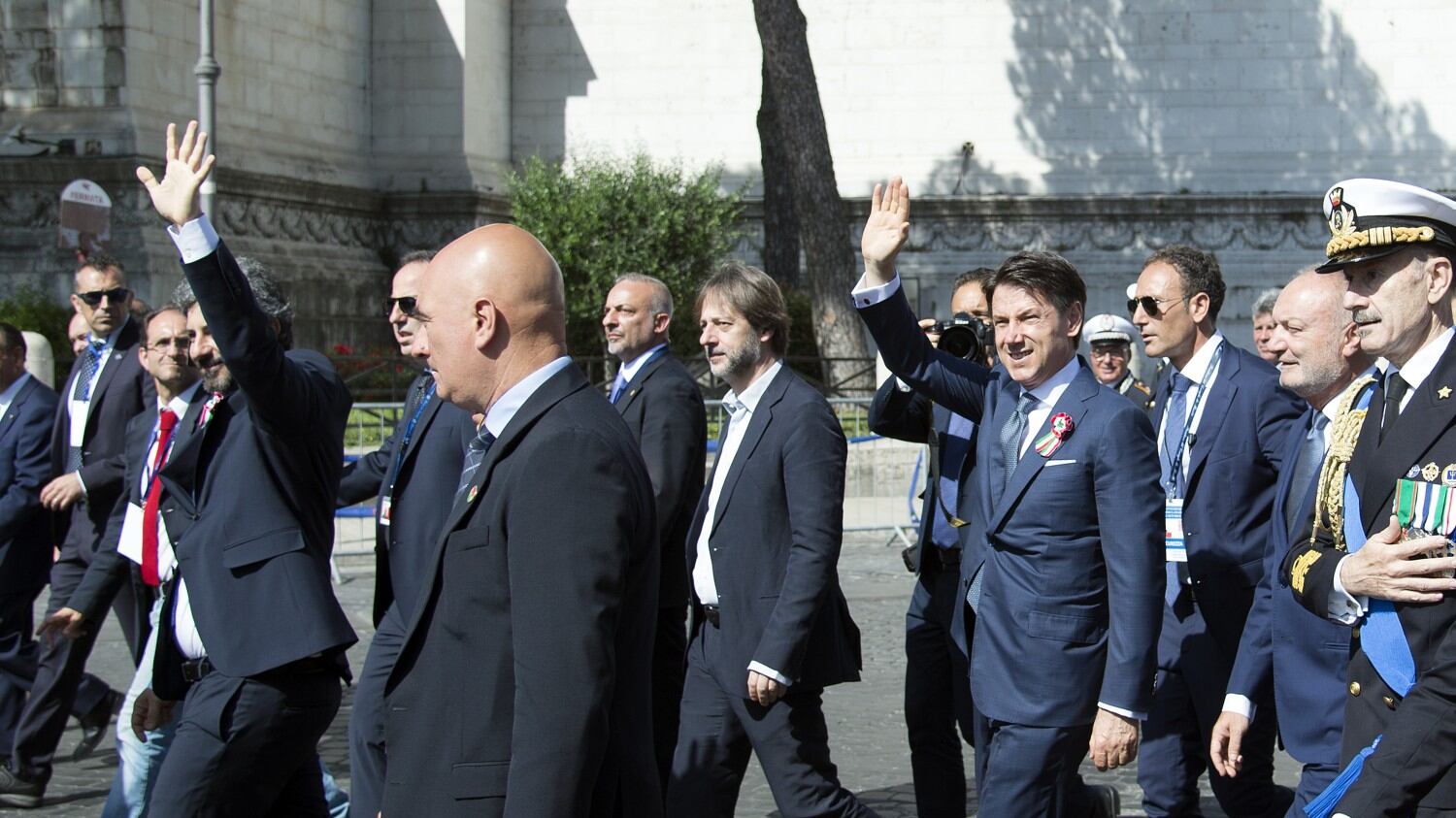 Sfiducia al governo Conte: è fuga di capitali all'estero