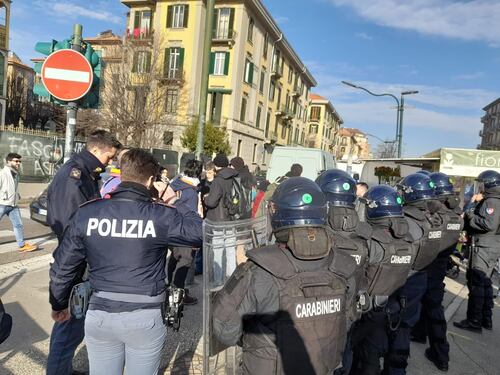 Assalto al gazebo di Fratelli d'Italia a Torino: calci e pugni ai militanti