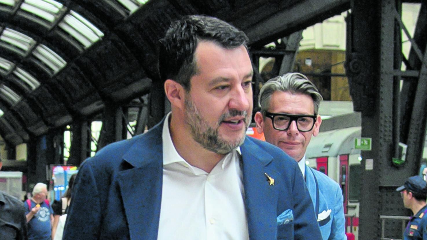 Salvini a Genova per Toti: "Aria da caccia alle streghe"
