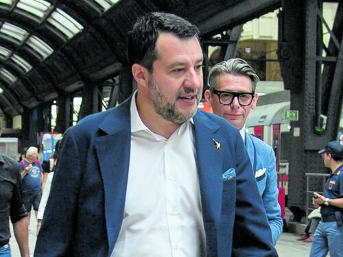 Salvini a Genova per Toti: "Aria da caccia alle streghe"