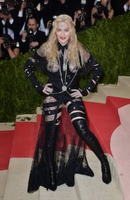 Seno e sedere di fuori: Madonna è sempre hot 3