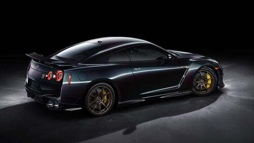 Nissan GT-R Takumi Edition e Skyline Edition, guarda tutte le foto 5
