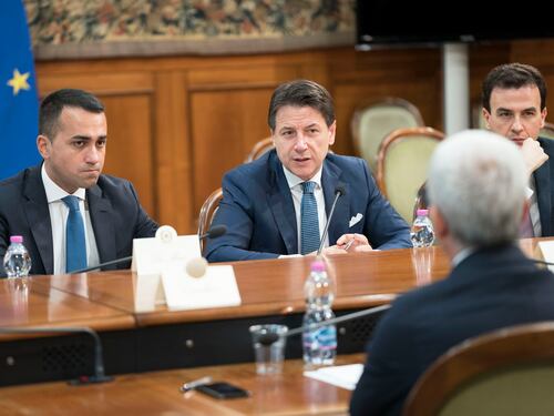 Di Maio elogia Conte. Ma nel M5s scoppia la bufera