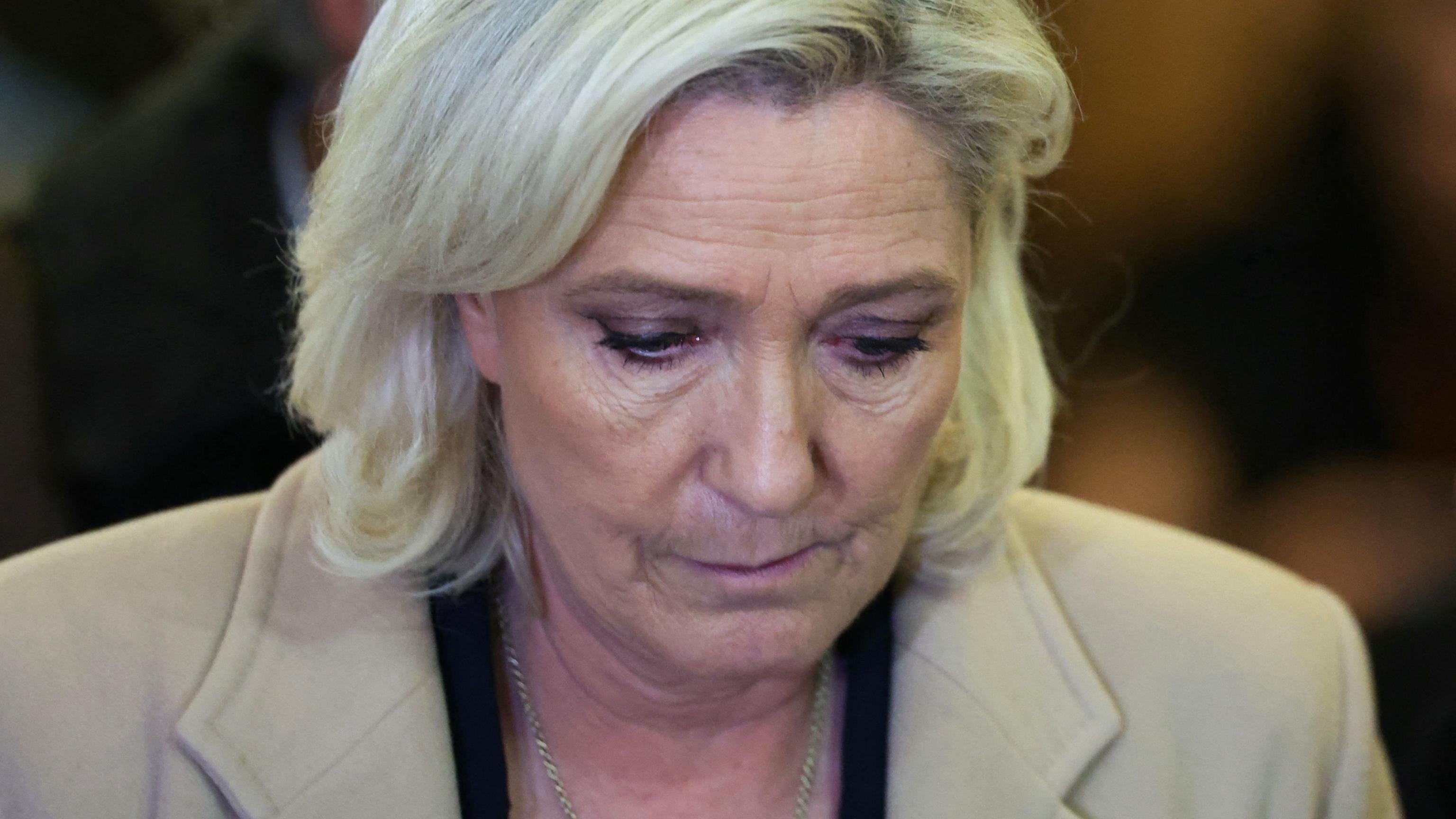 Truffa sui fondi Ue: Le Pen nel mirino, perquisizioni anche in Italia