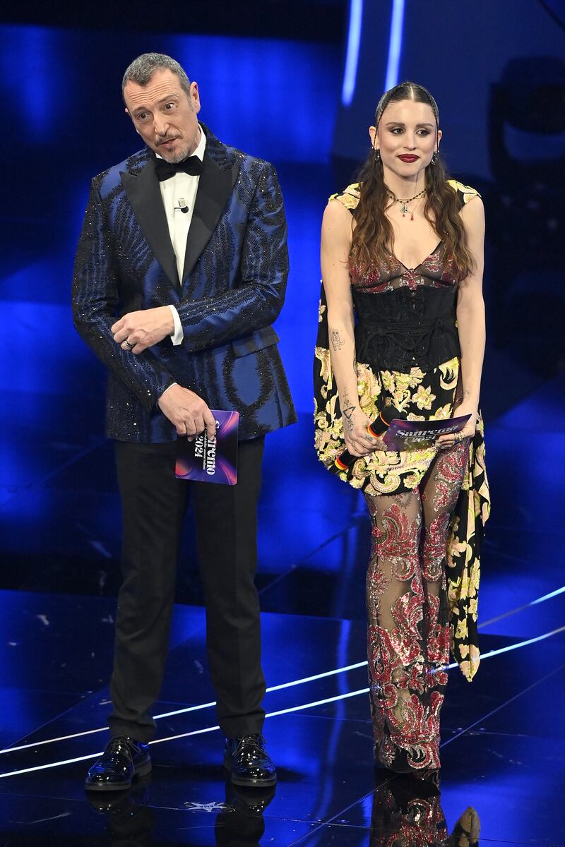 Sanremo 2024: ecco il look della seconda serata del Festival di Angelina Mango 2