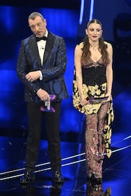 Sanremo 2024: ecco il look della seconda serata del Festival di Angelina Mango 2