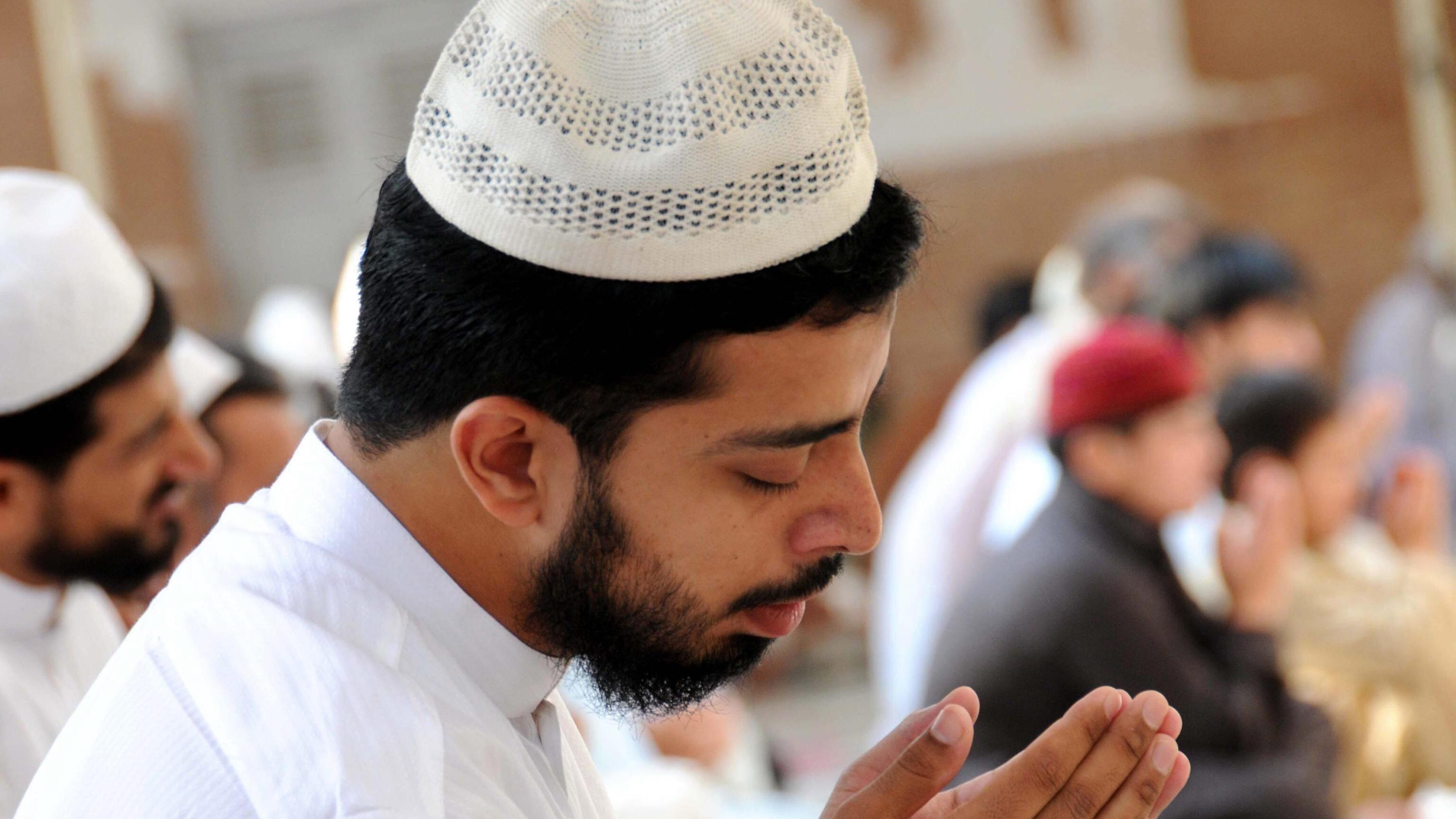 Islamico soffoca la figlia. Per la Cassazione merita uno sconto di pena