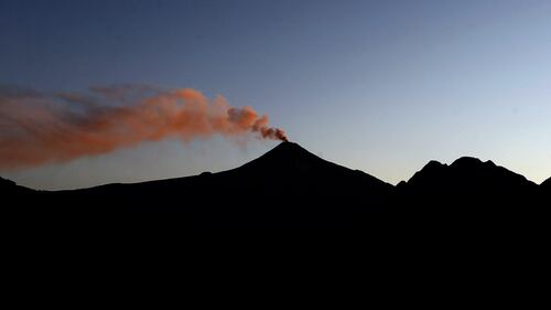 Cile, allerta "arancio" per il vulcano Villarrica 7
