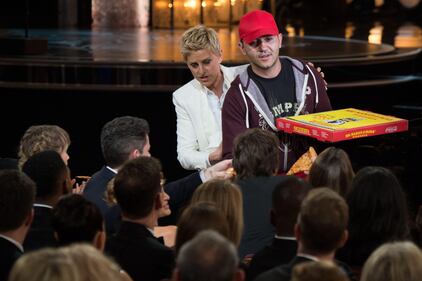 Pizza e selfie, l'Oscar di Ellen Degeneres 9