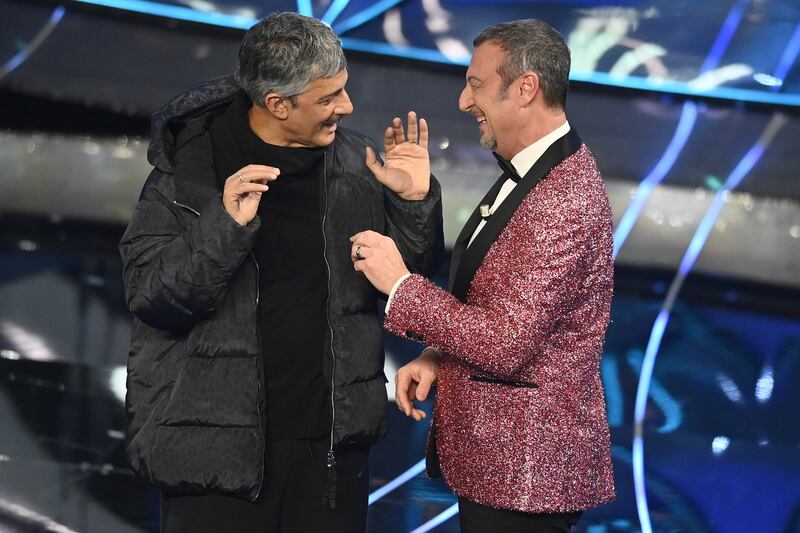 Sanremo 2024: ecco il look della quarta serata del Festival di conduttore, co-conduttrice e ospiti 2