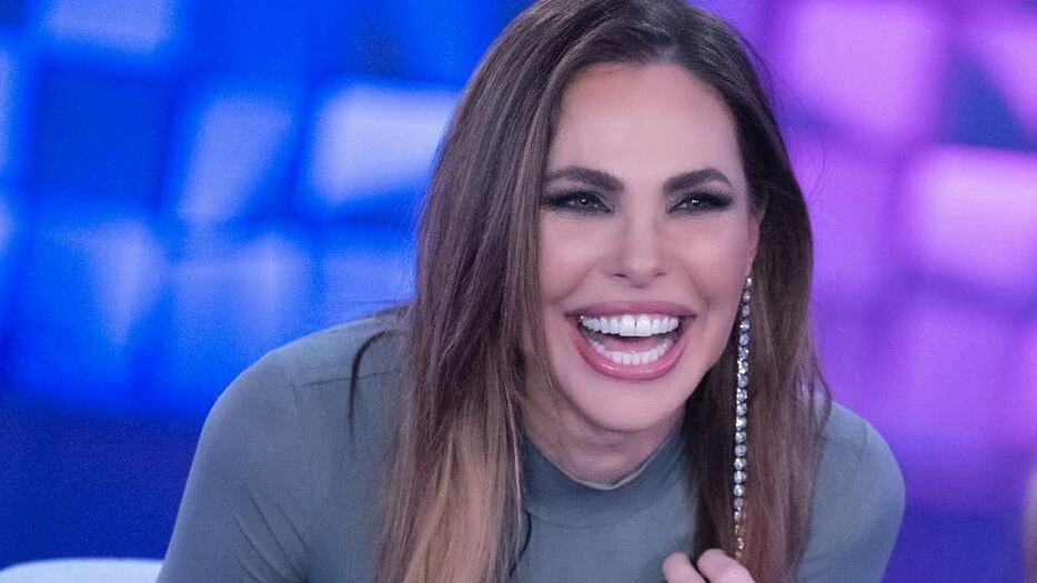 “Francesco Totti che legge un libro...”. Ilary Blasi e la frecciata all'ex marito