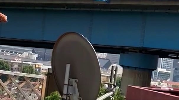 Auto esplosa sulla tangenziale di Napoli: serve sangue per il giovane in coma