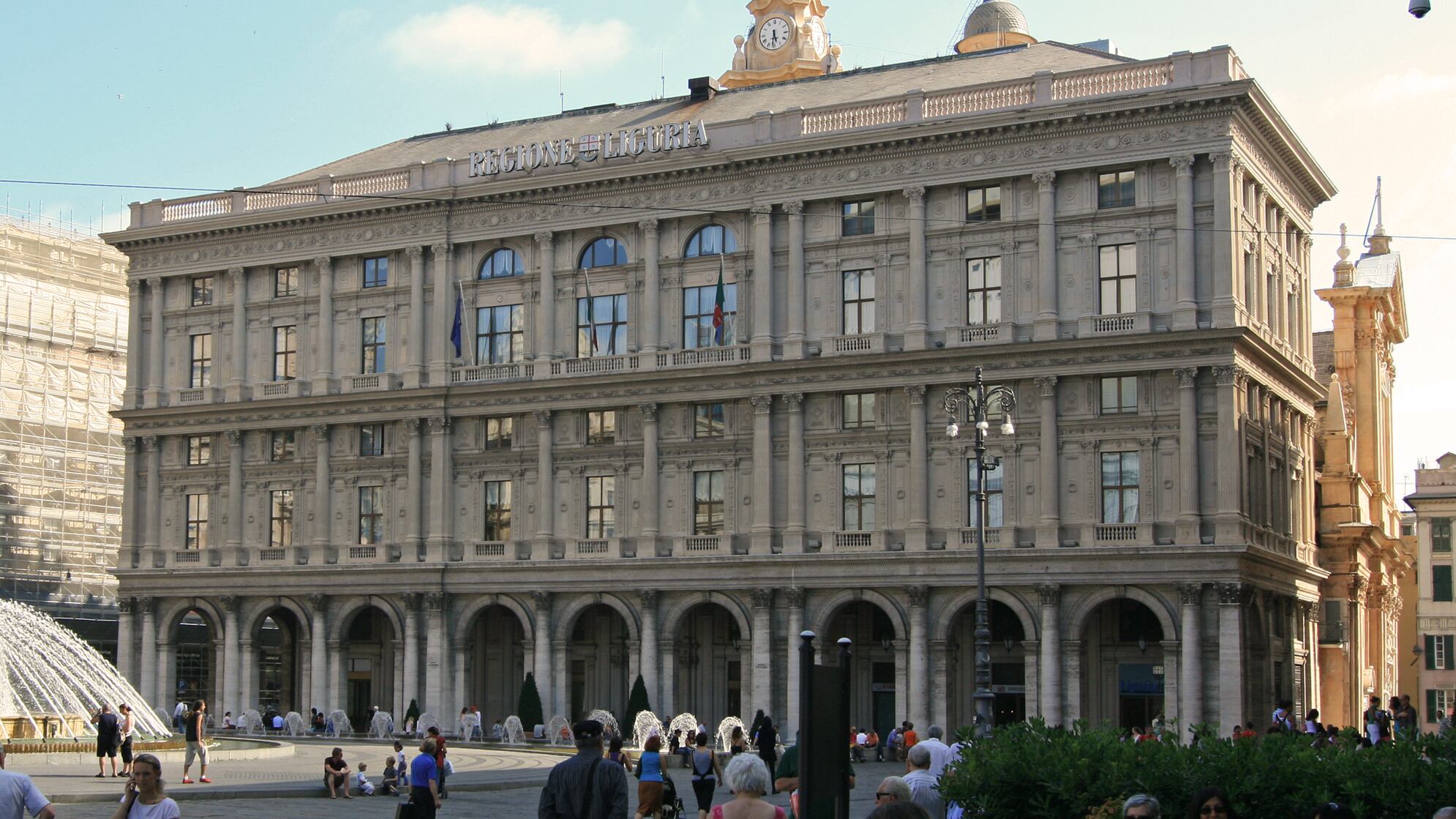 La Liguria premia i manager ma taglia i fondi per i disabili