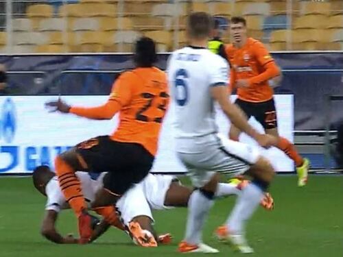 L'Inter non sfonda con lo Shakhtar. Infortunio choc per Traoré